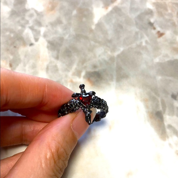 Thorn rose and cross with garnet - Picture 1 of 5